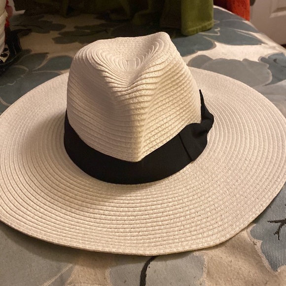 White hat black band around it very nice - Picture 8 of 8